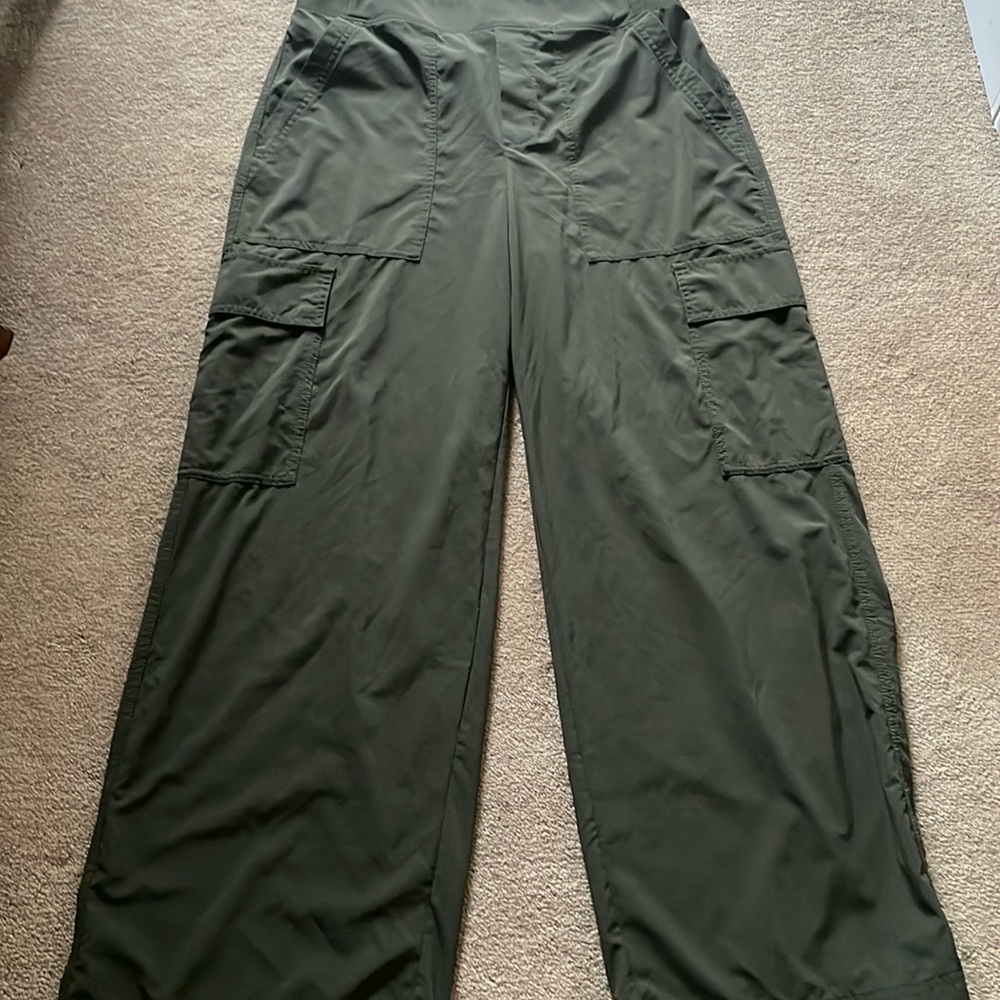 Athleta Brooklyn Heights High Rise Cargo Pants, size 12, Olive Green